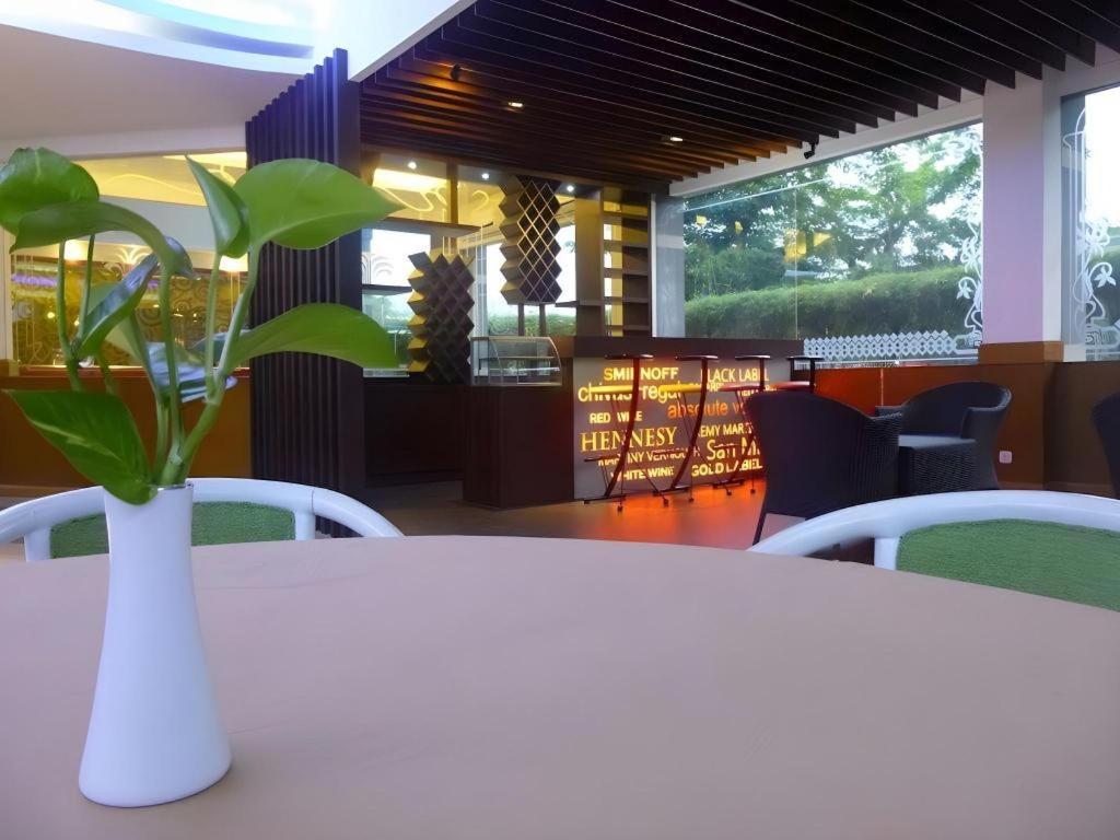 Hotel New Puri Garden Bandara Semarang Eksteriør billede